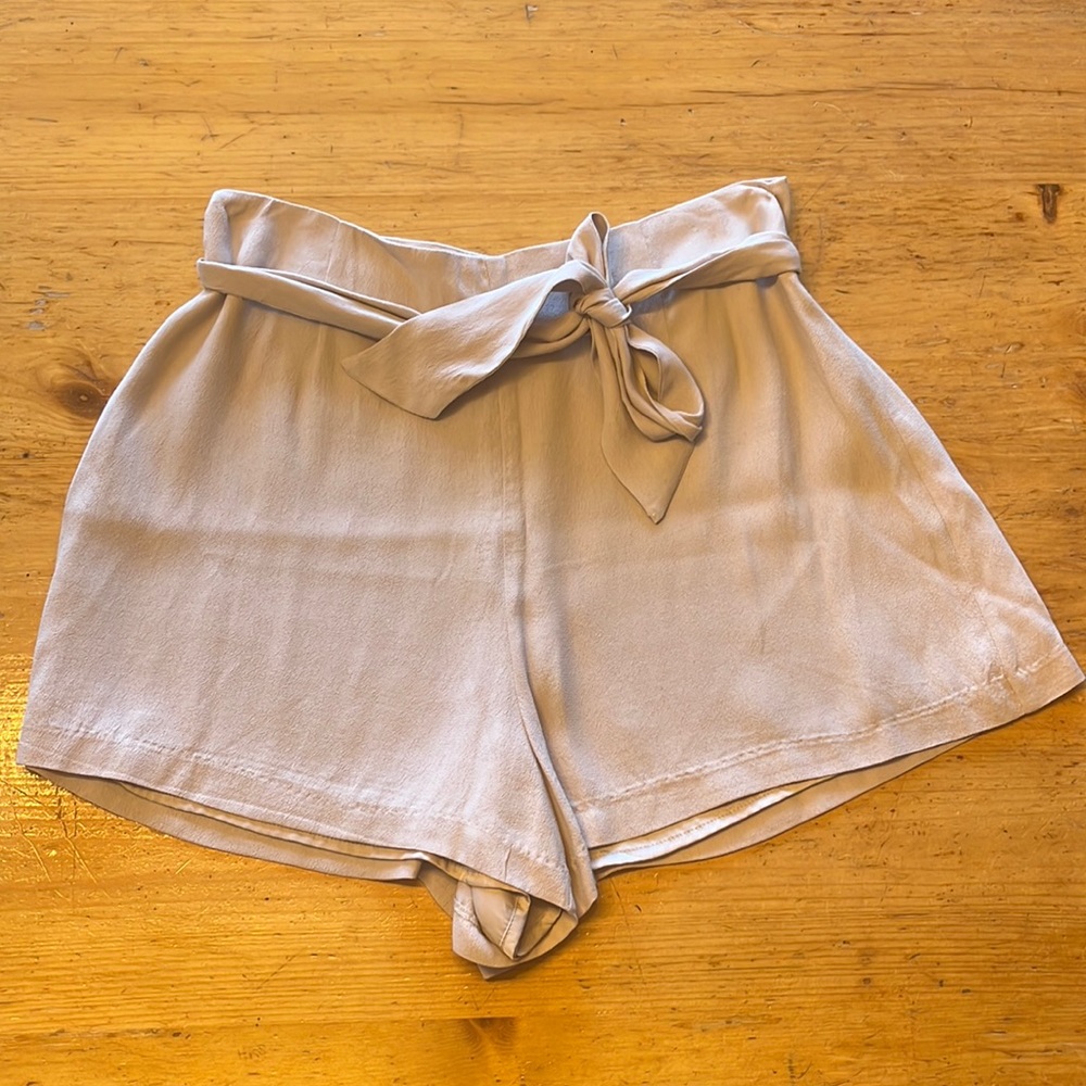 BB Dakota by Steve Madden, dressy shorts with tie, size 6